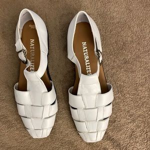 Naturalizer white woven leather sandals 9M